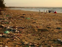 Kolaborasi Positif di Pantai Citepus: DPRD Apresiasi Penanganan Sampah Wisata