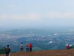 DPRD Kabupaten Sukabumi Soroti Izin Pembangunan Wisata Camping Ground Bukit Panenjoan Cibadak