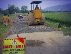 Dewan Batman Lakukan Monitoring Proyek Pengerjaan Jalan Kabupaten Nyomplong–Ciwaru di Kecamatan Ciemas