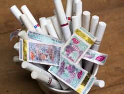 Pemerintah Tidak Naikkan Cukai Rokok: Fokus pada Pemberantasan Rokok Ilegal