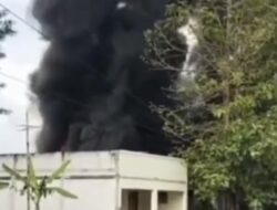 Kebakaran Hebat Landa Rumah Dua Lantai di Sagaranten Sukabumi, Diduga Akibat Korsleting Listrik