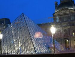 Perhiasan Koleksi Kerajaan di Louvre Raib dalam Perampokan Berani — Nilai Diperkirakan €88 Juta (≈ Rp1,7 T)