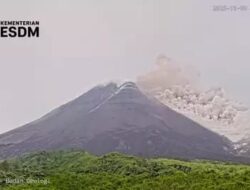 Gunung Merapi Luncurkan Tiga Awan Panas ke Barat Daya dalam 15 Menit