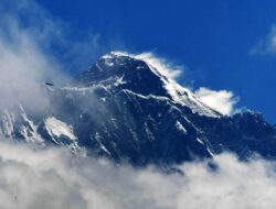 Longsor Salju Terjang Kamp Pendakian di Nepal, 3 Tewas dan 4 Pendaki Asing Masih Hilang